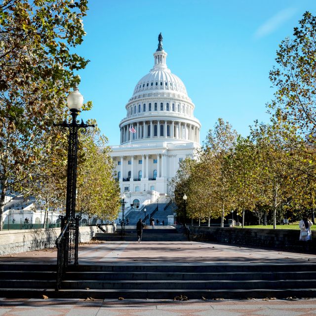 2 For 1! DC Highlights & Arlington Cemetery Tour Bundle - A six-hour route through Washington and Arlington