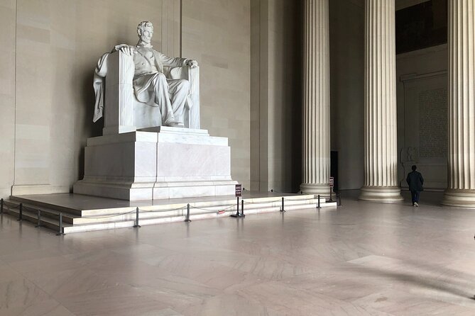 2-Hour National Mall Walking Tour from Washington DC - The World War II Memorial