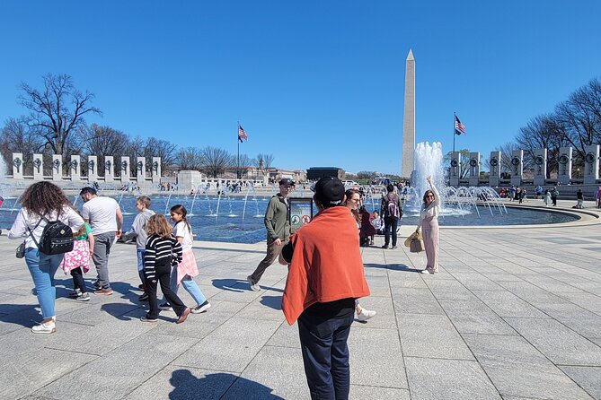 4-Hour Guided Tour in Spanish to Discover Washington DC - The Marine Corps War Memorial and the flag-raising image
