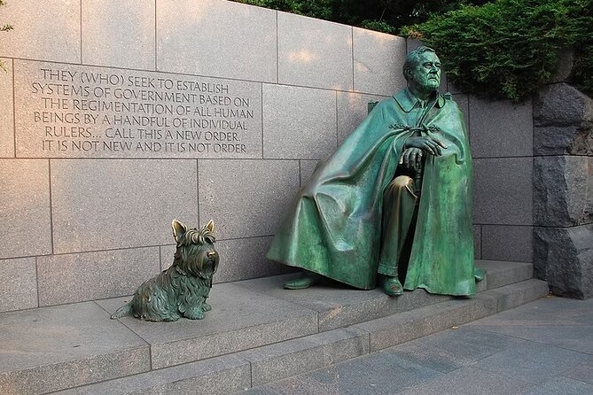 4-Hr DC Monuments Small Group Sightseeing Guided Tour - Lincoln Memorial and the steps of American history