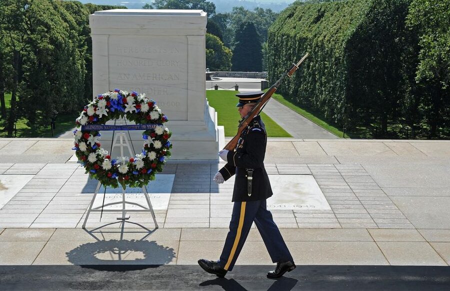 Arlington Cementary & Guard Ceremony with Iowa Jima Memorial - Why the Tomb of the Unknown Soldier comes first