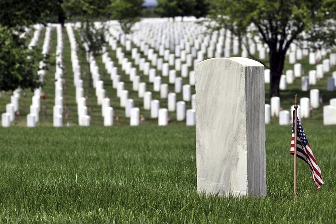Arlington Cemetery and DC Highlights Tour - The Capitol and White House from the outside