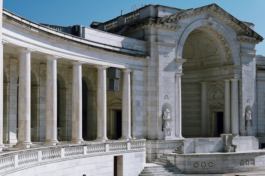 Arlington Cemetery & Changing of the Guard Semi-private 12pp - Meeting your guide at the Welcome Center