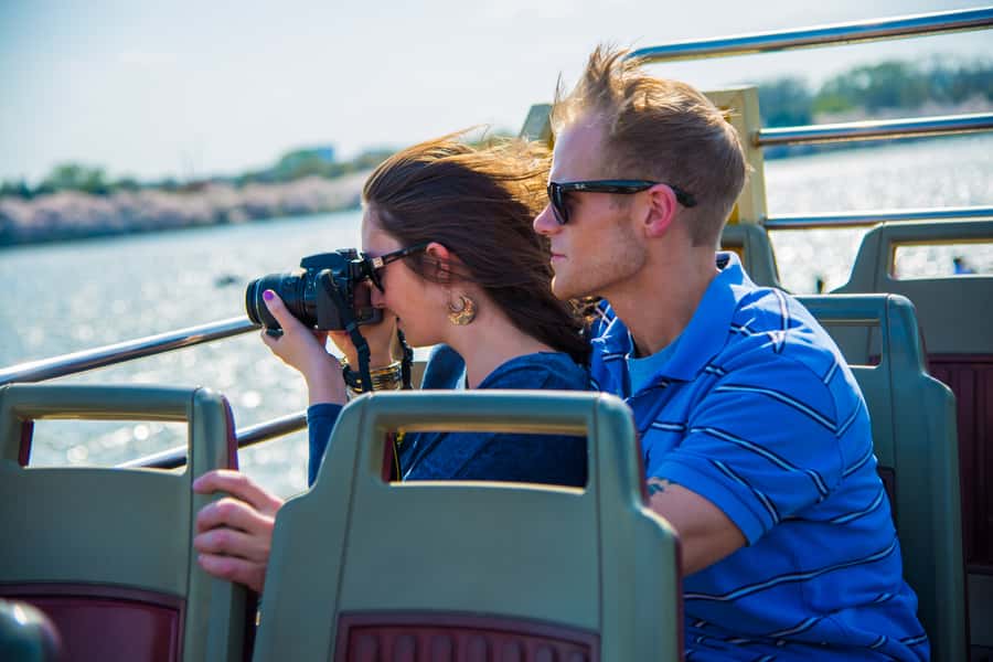 Best of DC: Hop-on Hop-off Bus Tour & Night Tour (Save 40%) - Seeing the monuments after dark