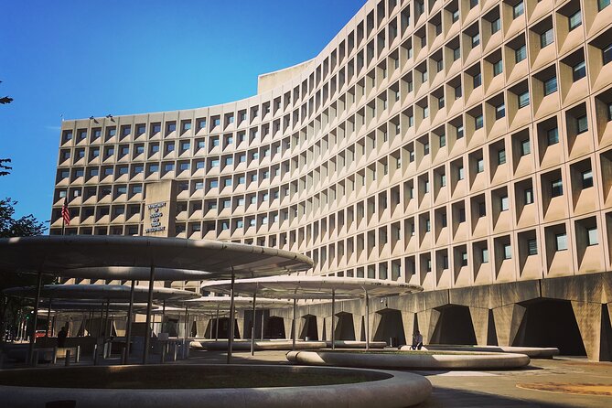 Castle to Capitol: Museums of the National Mall Architecture Tour - The Hirshhorn’s spaceship shape