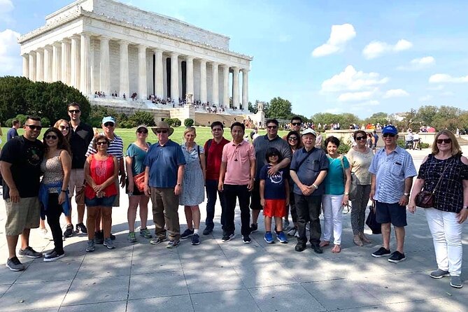 Cherry Blossom & Monuments Tour with Washington Monument, Museums - World War II Memorial and the Washington Monument option