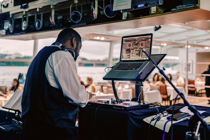 City Cruises Washington DC: Premier Dinner Cruise - Music, dancing, and the mood after dinner