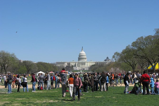 Comedy Walks© Washington D.C. - The White House as an outdoor comedy stage