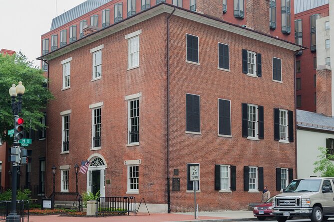 Dark Nights in D.C. - Walking Tour - Stop three: Lafayette Square’s buried past