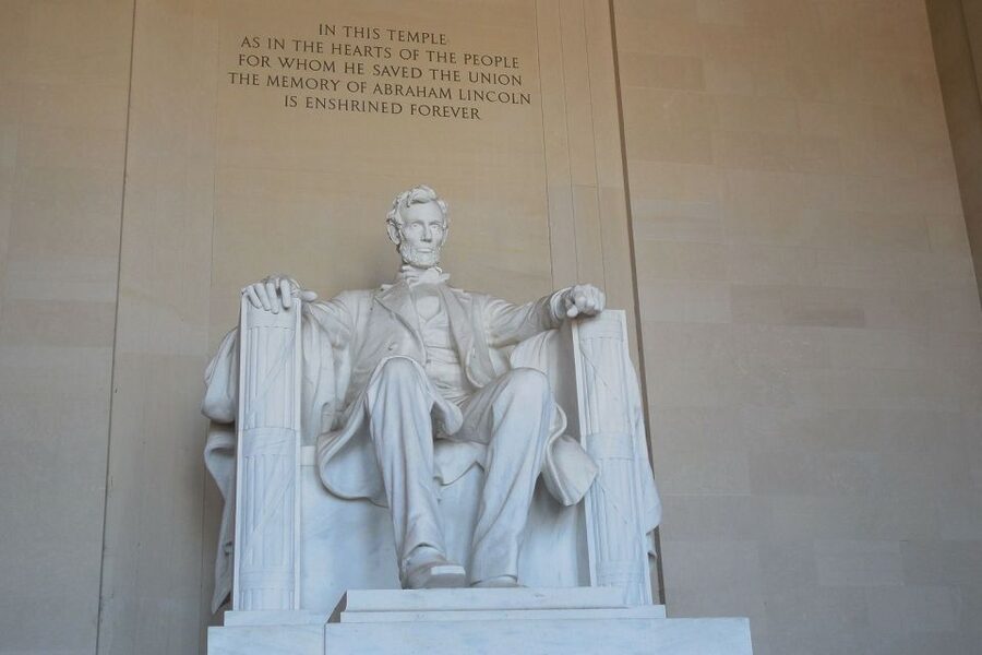 DC Bus Tour with Optional Washington Monument or Air & Space - A fast introduction to Washington’s monumental core