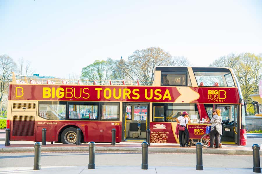 DC: Hop-on Hop-off Tour by Open-top Bus with 17 Stops - Museums, Chinatown, and the White House