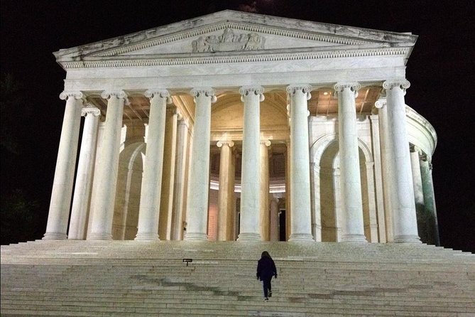 DC Lights Night Tour - The White House stop at 1600 Pennsylvania Avenue