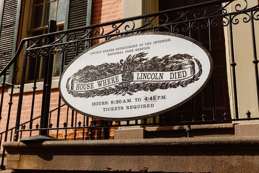 DC: Lincoln's Assassination 2 Hour Nighttime Walking Tour - Downtown Washington and the escape route