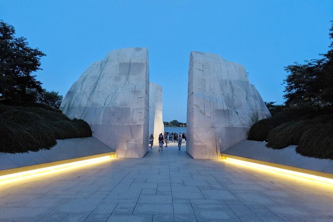 DC Memorials Night Tour: Glass-Roof Convertible Upgrade Option - Standard coach or glass-roof bus?
