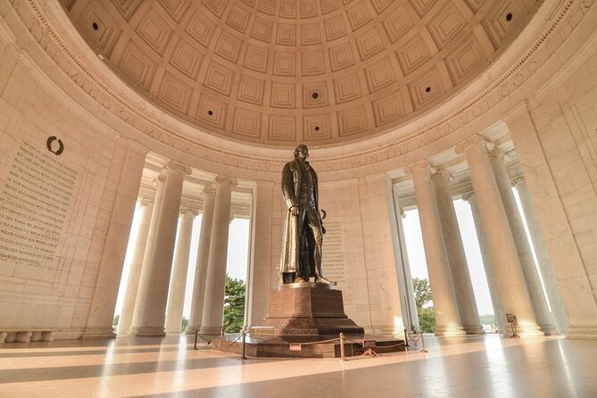 DC Monuments and Memorials Tour Day Tour - World War II Memorial and the Reflecting Pool