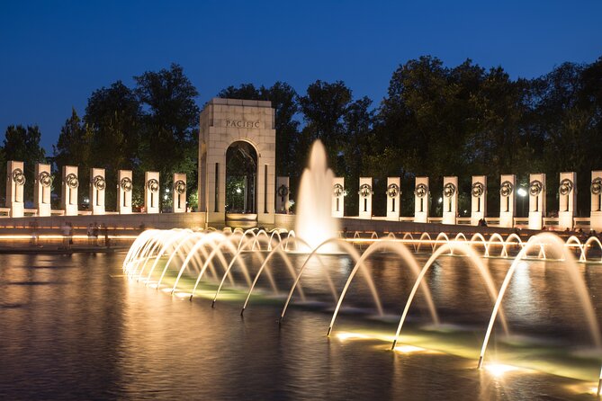 DC Monuments by Moonlight: Small Group Walking Tour - Finishing with Lincoln and the night view