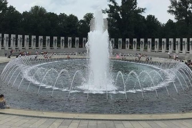 DC Monuments & Memorials Guided Minibus City Tour - What the guide adds between the stops