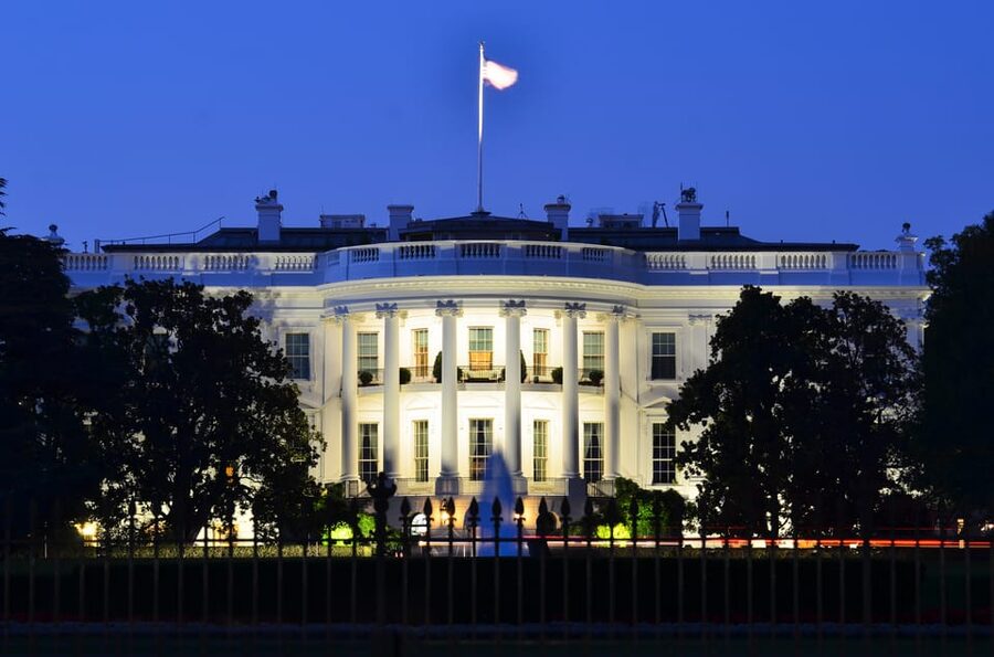 DC: Monuments & Memorials Sunset Tour by Open-top Bus - The Tidal Basin memorials after dark