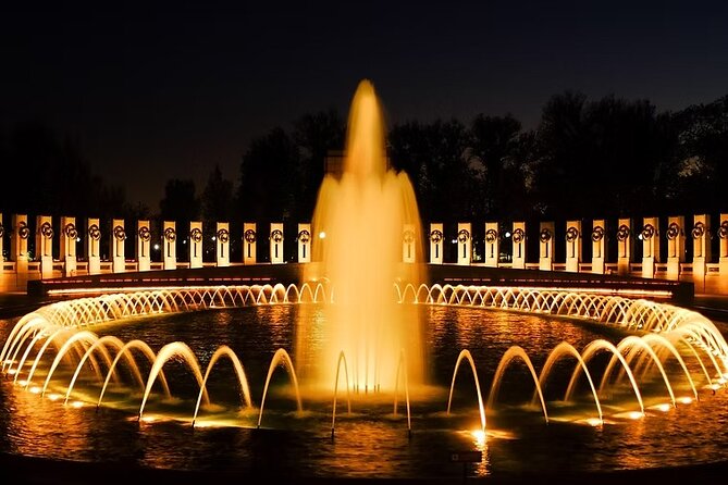DC Monuments Small Group Guided Night Tour 3 Hours - The White House: exterior views and night photographs