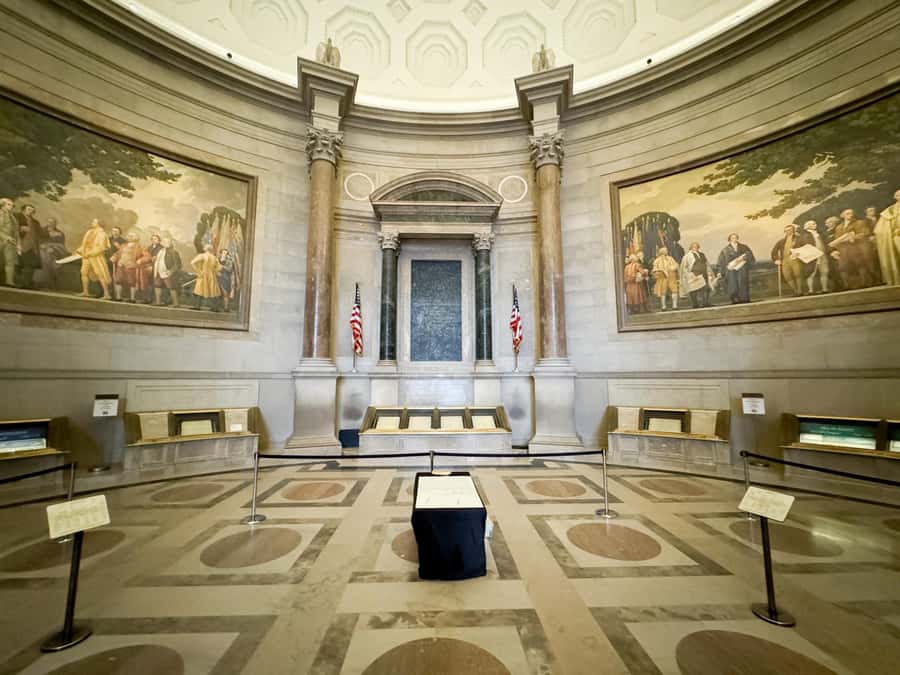 DC: National Archives & Optional Museum Add-On - The National Mall walk and its big views