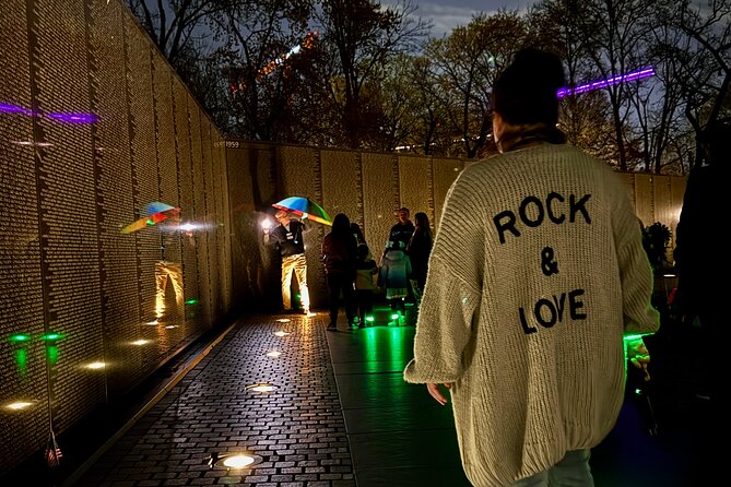 DC Night Tour With Magic LED- Pick Up/Drop, Snacks, LED Bracelets - White House and Smithsonian views after dark