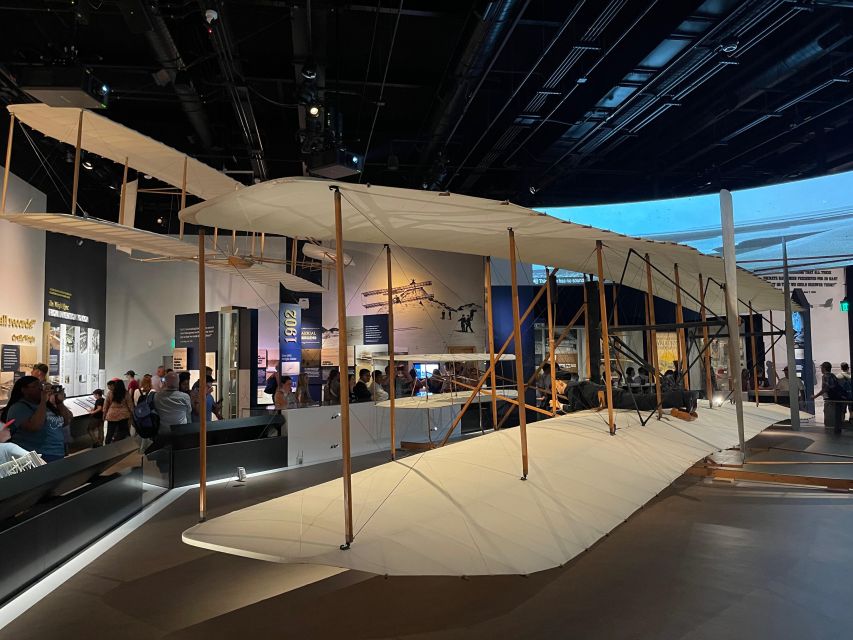 DC: Smithsonian Highlights Walking Tour with Air and Space - American History: presidents, national symbols, and pop culture