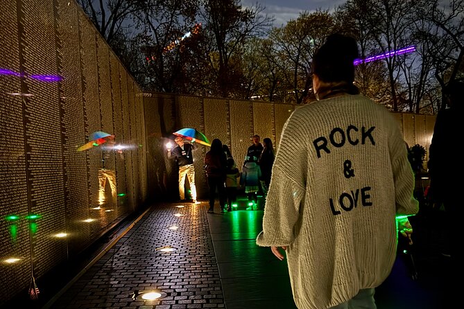 Discounted DC Night Tour With Magic LED- Snacks, LED Bracelets - White House and the federal core