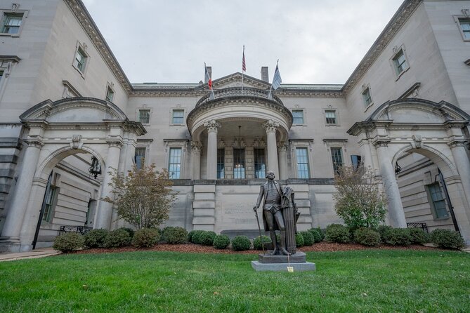 Embassy Row & Dupont Circle: Gilded Age History Small-Group Tour - Dupont Circle and the neighborhood’s changing identity