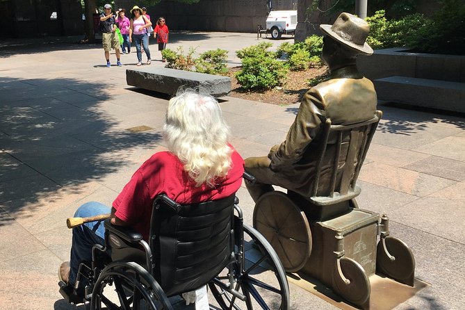 Essential Monuments & Memorials Tour - What the private pedicab changes