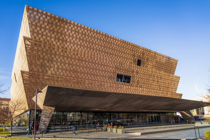 Essential Smithsonian Tour with NMAAHC Timed Entry - American History: famous objects with a human story
