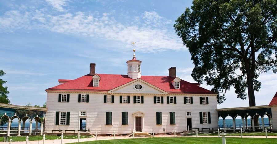 From Washington DC: Old Town Alexandria & Mount Vernon Tour - The ride south from central Washington