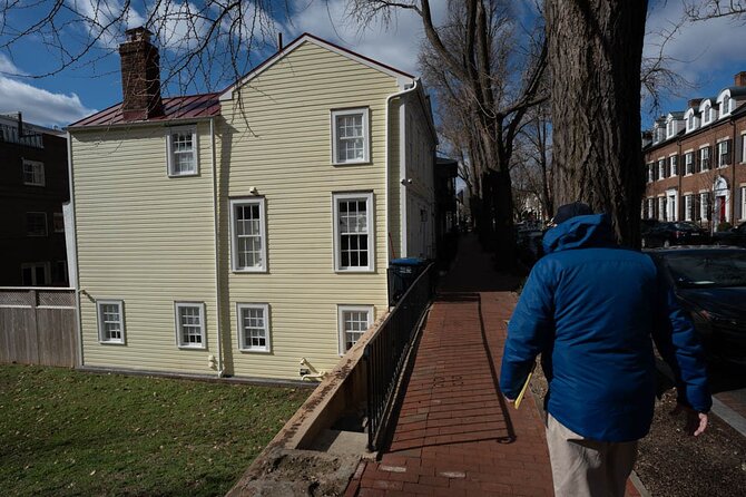 Georgetown Walking Tour: Spies, Presidents, and Exorcist Steps - The pace and group size matter more than the clock