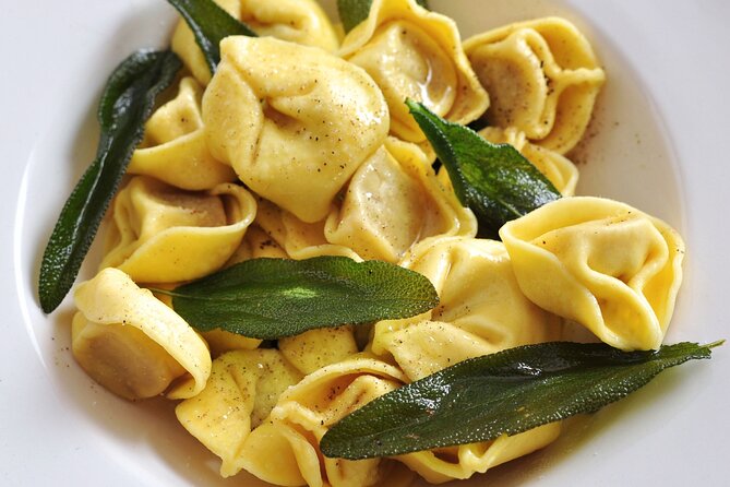 Gourmet Pasta Class in Washington D.C. (Includes 3-Course Meal) - Chef Jordan and the tone of the room