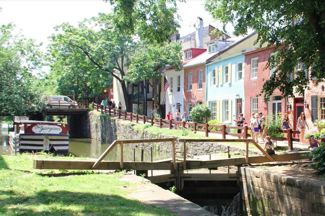 Historic Georgetown: History, Gossip, & Architecture Walking Tour - Why Georgetown works best on foot