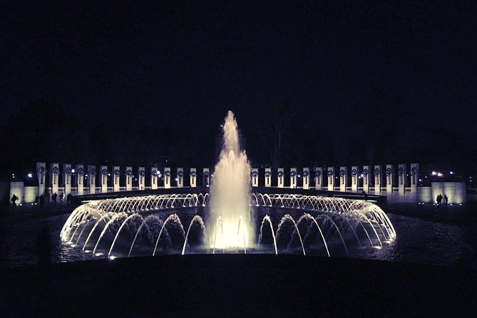 Monuments and Memorials Architectural Walking Tour - The Vietnam Veterans Memorial and its difficult power
