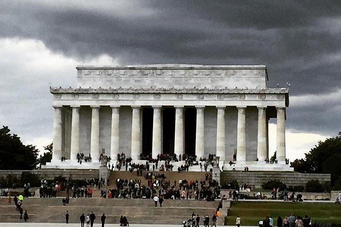 Monuments and Memorials Architectural Walking Tour - Group size, guide quality, and the one serious caution