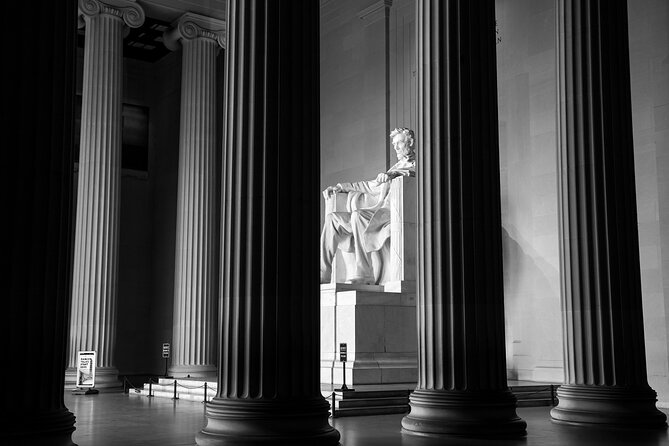 Monuments and Memorials Night Walking Tour - Why this memorial walk works well at night