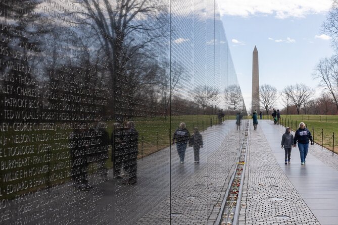 Monuments and Memorials Night Walking Tour - Capitol Reflecting Pool: history along the water