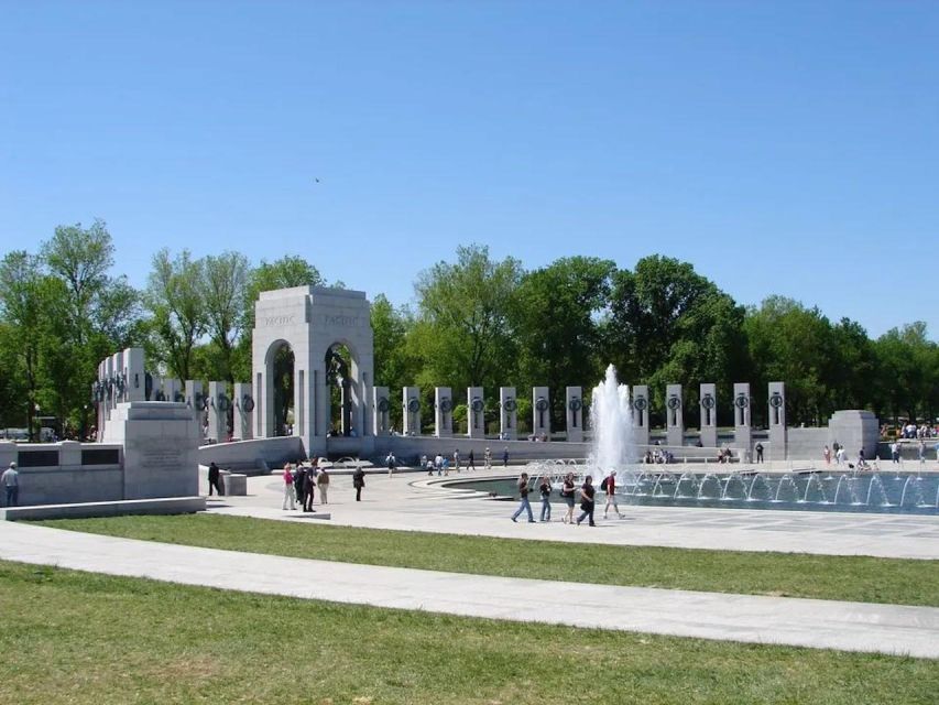 Monuments Bus Tour with 10 Stops, Optional US Capitol Entry - What the guide adds to the monuments