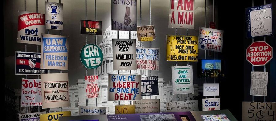 National Archives & Museum of American History Guided Tour - What the small group format adds