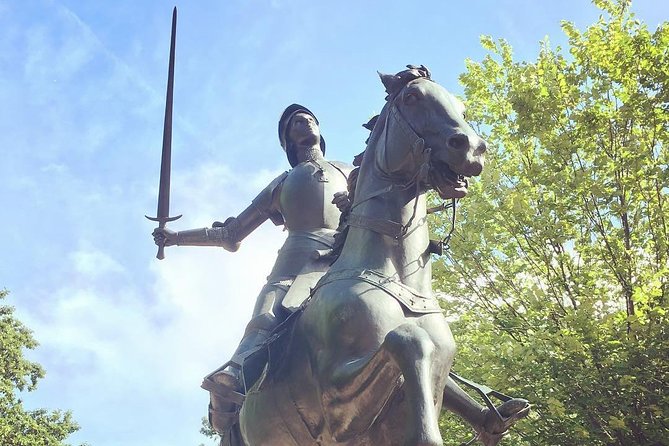Off the Beaten Path: 16th Street and Adams Morgan Neighborhood Tour - What the guides add to the experience