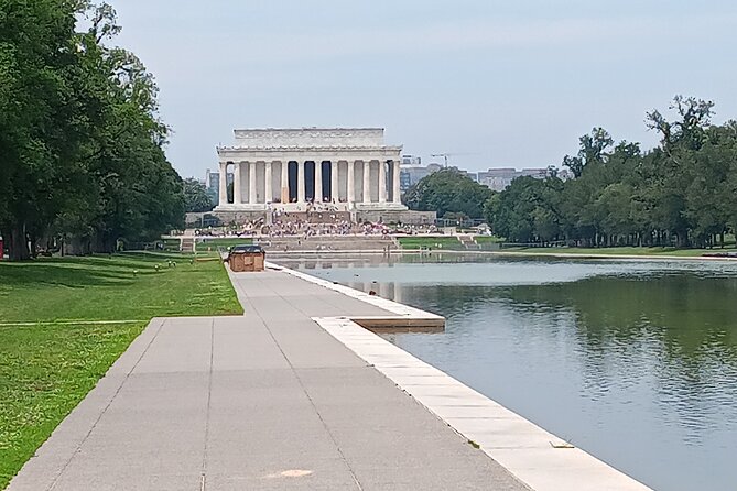 Private and personalized tour of Washington dc - World War II and Franklin Roosevelt: two different memorial styles