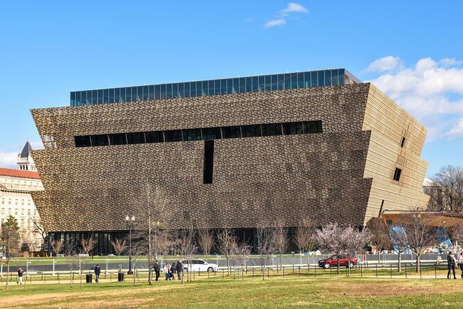 Private Black History Tour Washington DC for up to 10 Guests - Lincoln Memorial: familiar steps, sharper context