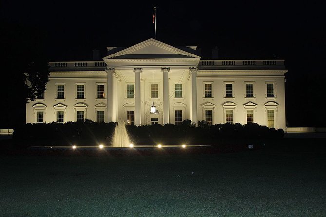 Private Night-Time Monuments Tour of DC for up to 10 Guests - How the private vehicle changes the evening