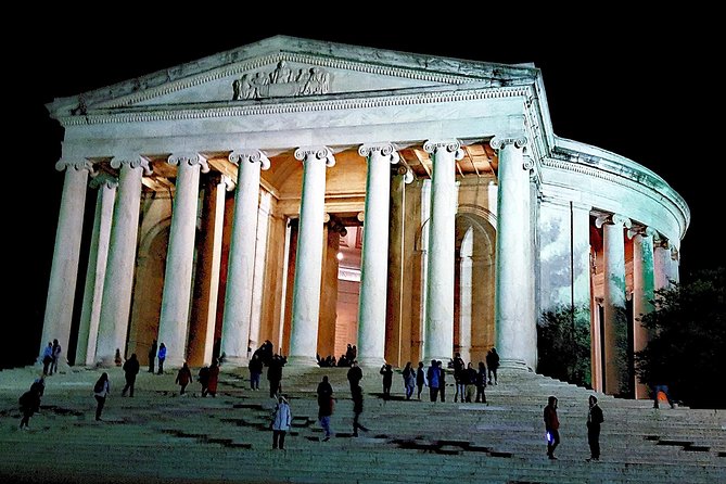 Private Night-Time Monuments Tour of DC for up to 10 Guests - The guide makes or breaks the experience