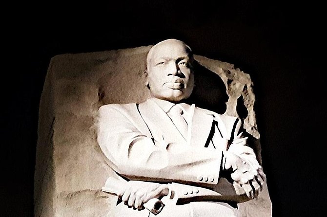 Private Night-Time Monuments Tour of DC for up to 10 Guests - Price, group size, and who gets the best value