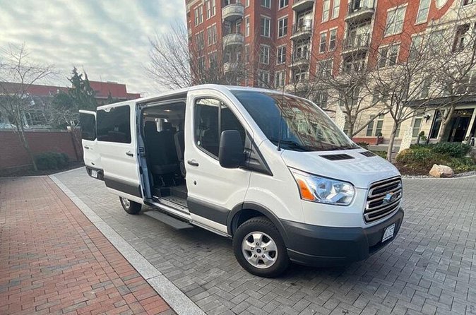 Private Ronald Reagan National Airport (DCA) transfer Round trip - Does $300 make sense for your group?