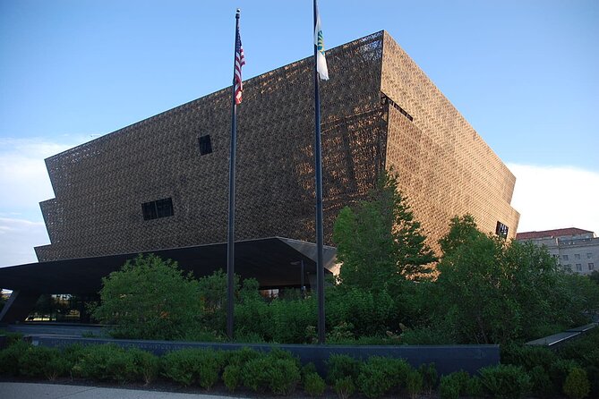 Private Tour of Museum of African American History and Culture - Headphones make a real difference