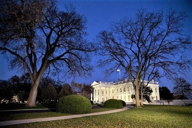 Private Under the Stars Night-Time Tour of DC (Up to 5 Guests) - Lincoln Memorial after dark