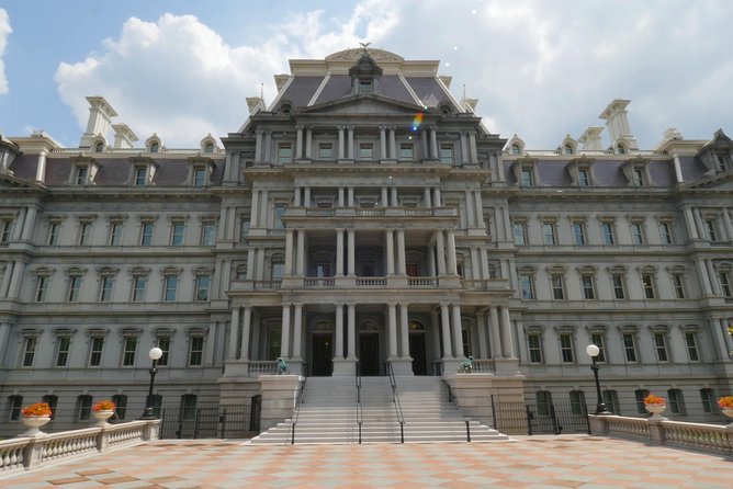 Private Washington DC Full Day Tour for up to 10 Guests - Christopher’s guiding style is part of the appeal